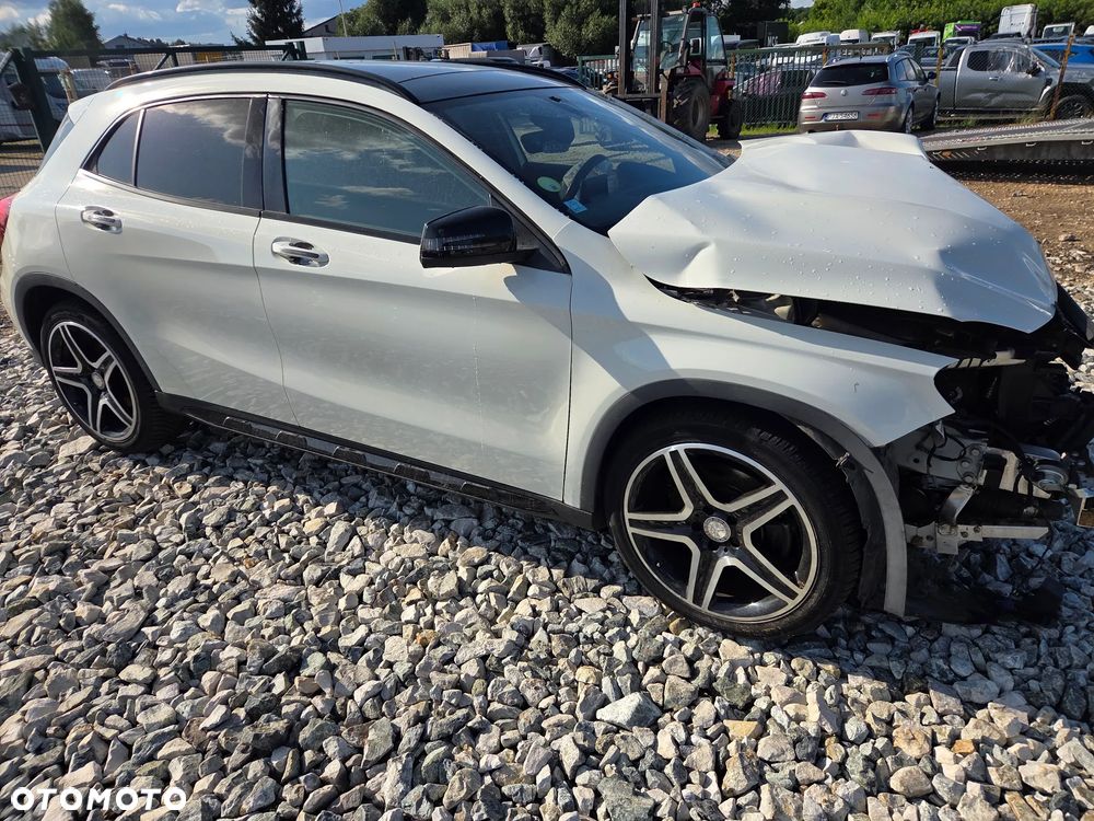 Mercedes-Benz GLA 220 d 4Matic 7G-DCT AMG Line - 10