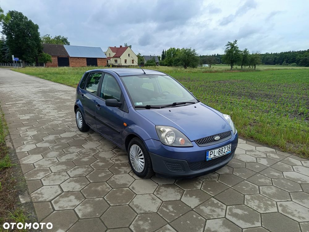 Ford Fiesta 1.3 Ambiente - 2