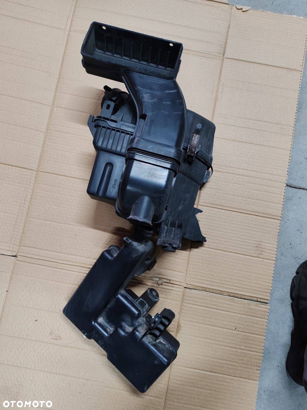 Obudowa filtra powietrza rezonator łapacz komplet 1.6 CRDI Kia SOUL 08-13 - 1