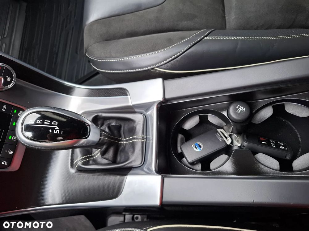 Volvo V60 D4 Geartronic RDesign - 17