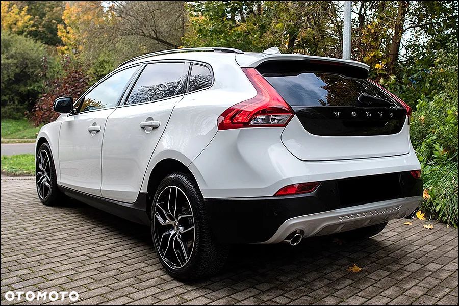 Volvo V40 Cross Country - 12