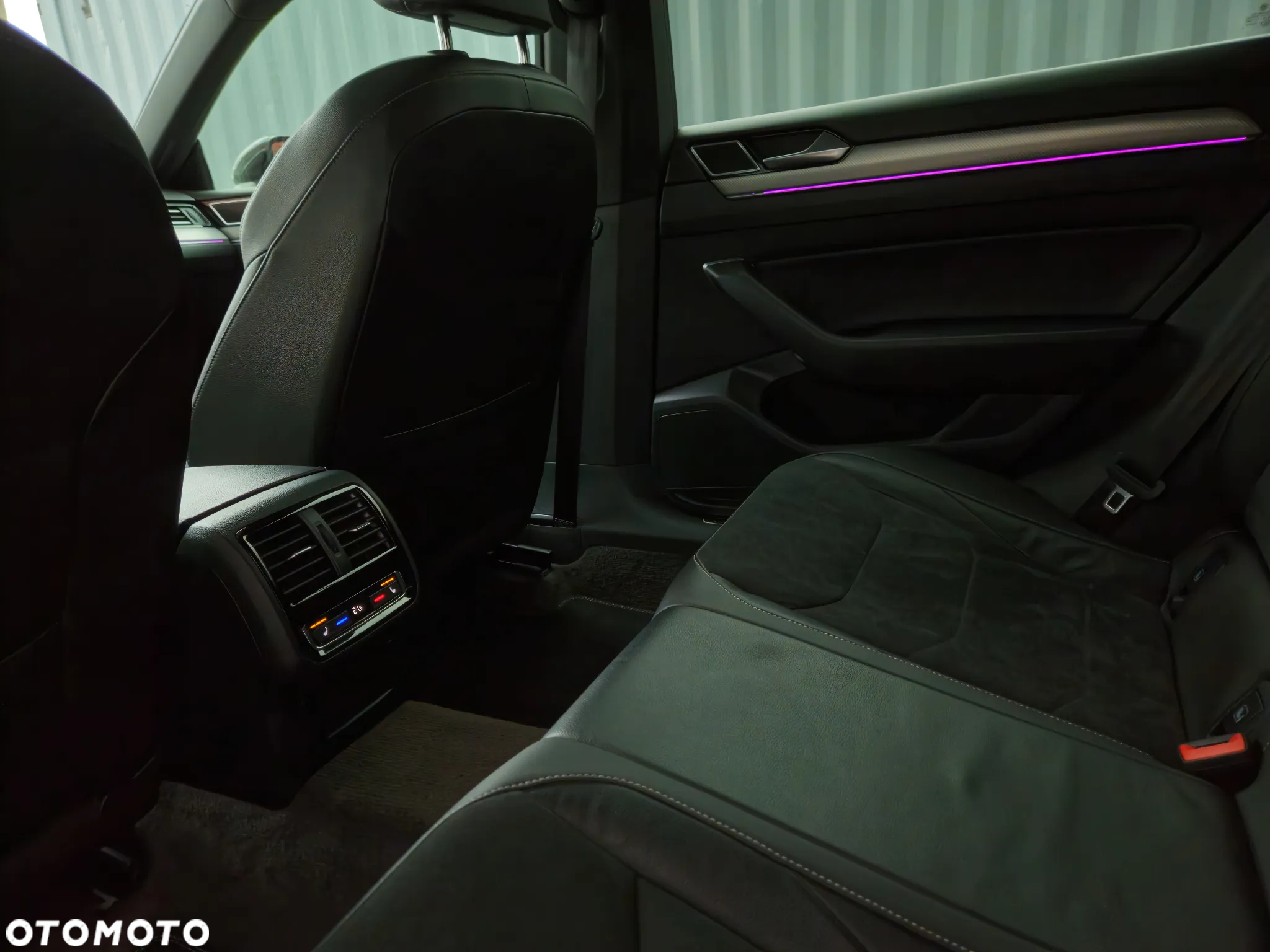 Volkswagen Arteon 2.0 TSI DSG R-Line Edition - 33