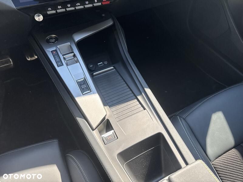Peugeot 408 - 16