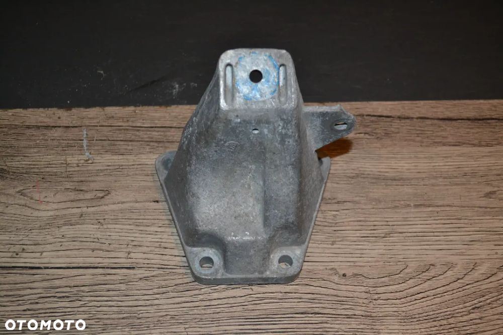 AUDI A6 C5 2,4 VW PASSAT B5 2,8 ŁAPA WSPORNIK MOCOWANIE SILNIKA 8D0199308D - 2