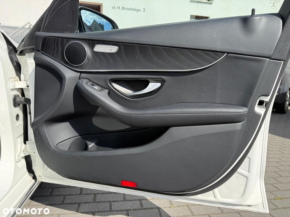 Mercedes-Benz Klasa C 300 de 9G-TRONIC - 32