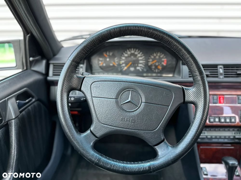 Mercedes-Benz Klasa E - 32