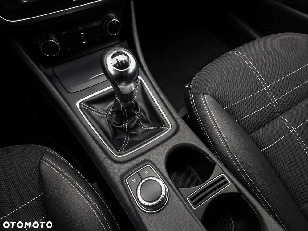 Mercedes-Benz GLA 200 - 25