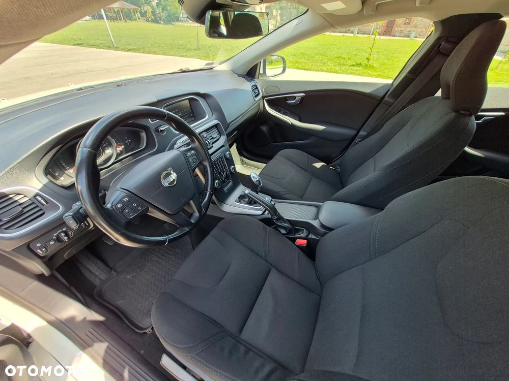 Volvo V40 D2 Momentum - 23