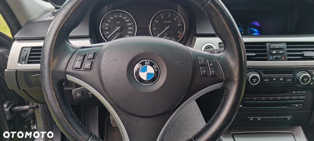 BMW Seria 3 330i - 17