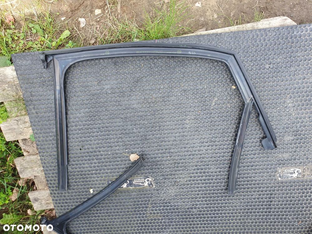 Ramka Uszczelka Szyby Drzwi Prowadnica Guma AUDI A4 B8 Sedan Kombi - 35