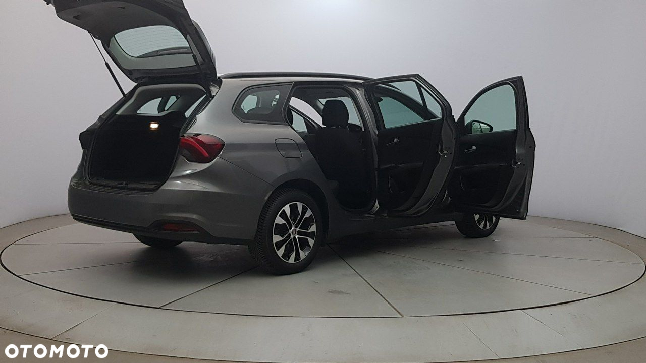 Fiat Tipo - 12