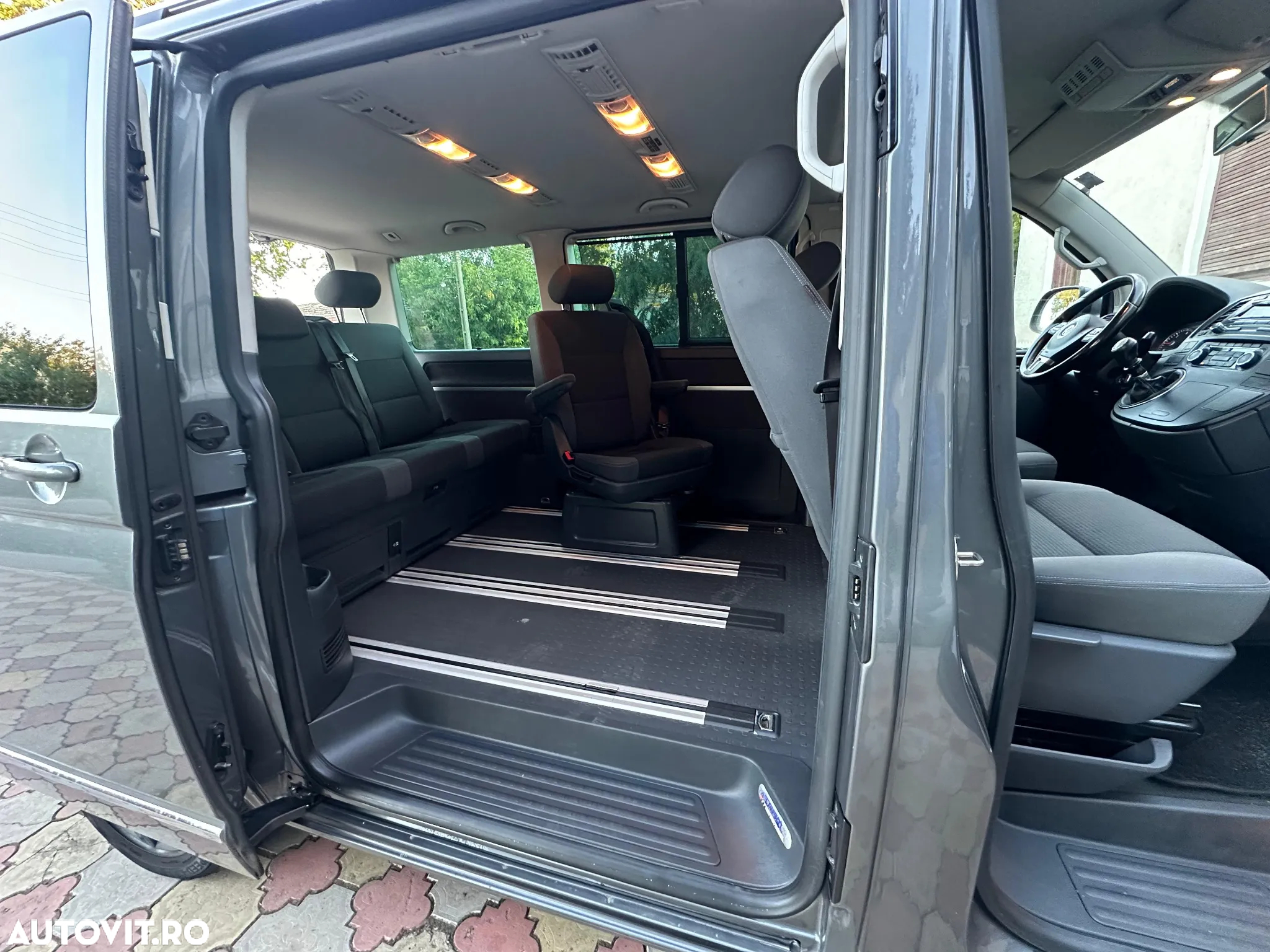 Volkswagen Multivan - 9