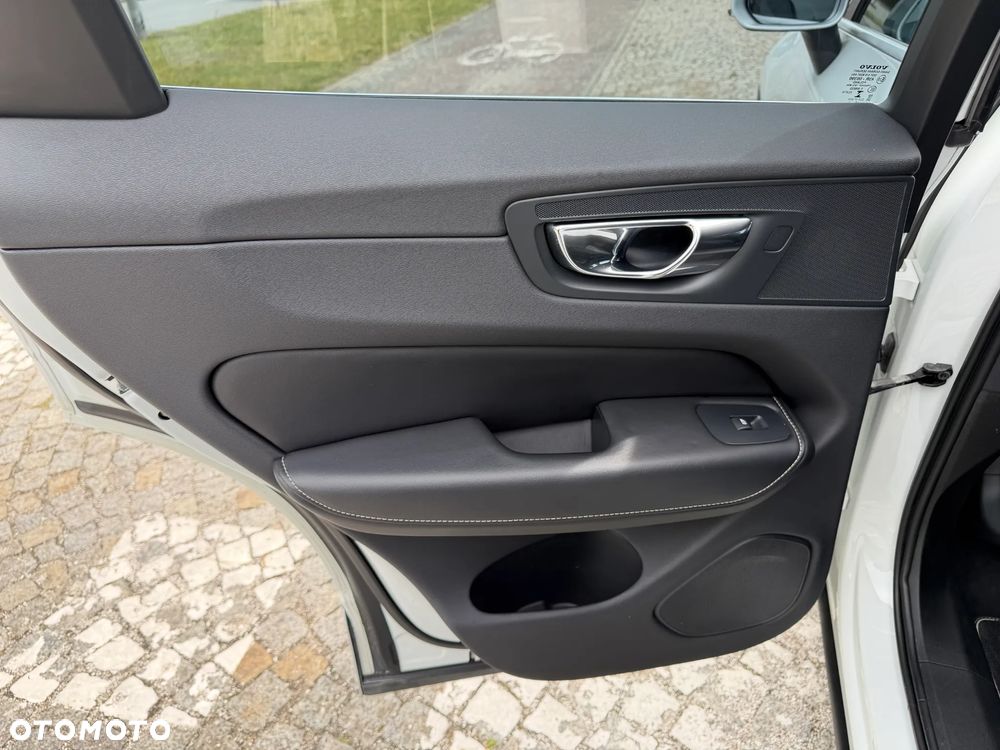 Volvo XC 60 D4 R-Design - 37