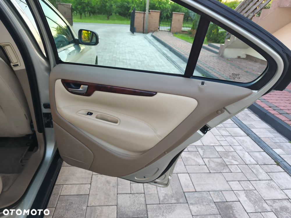 Volvo S60 2.4D Kinetic - 32
