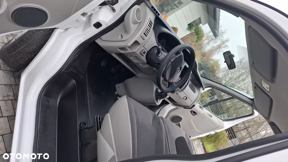 Opel VIVARO - 17