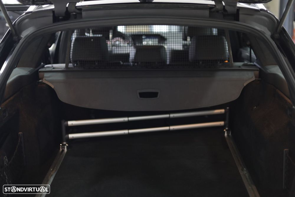 Mercedes-Benz E 250 BlueTEC Avantgarde Auto. - 41