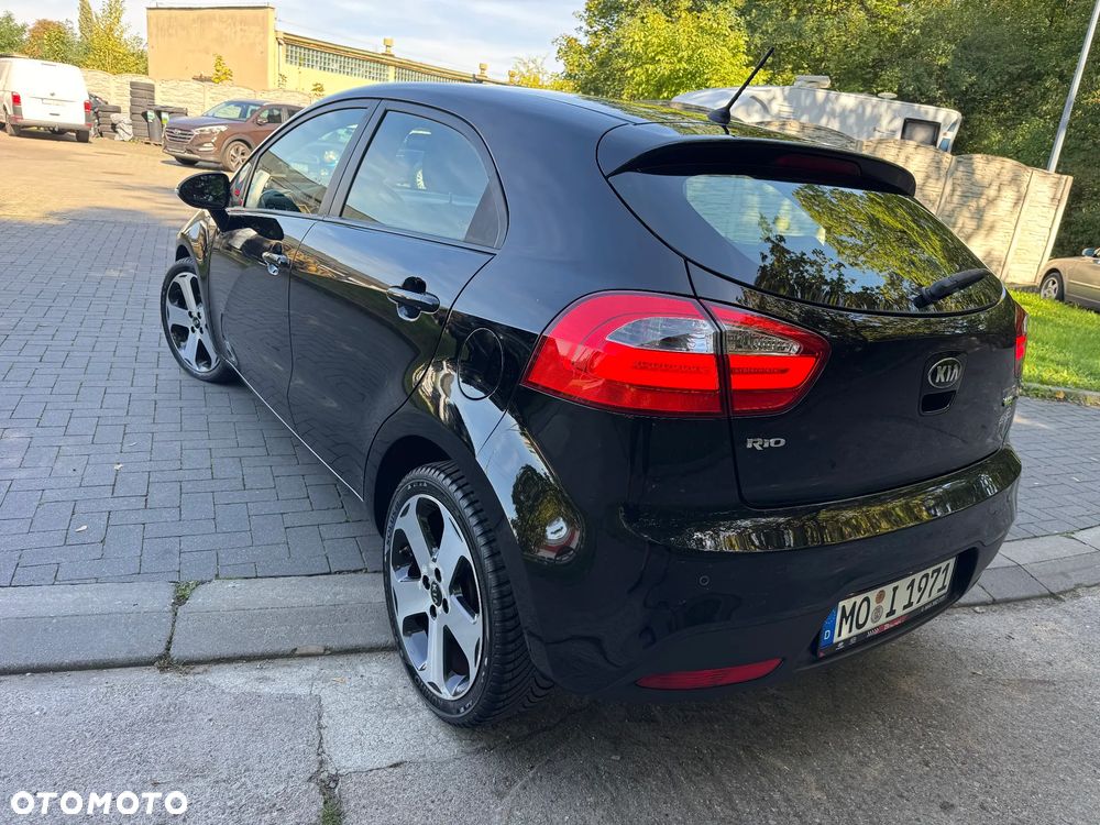 Kia Rio - 12