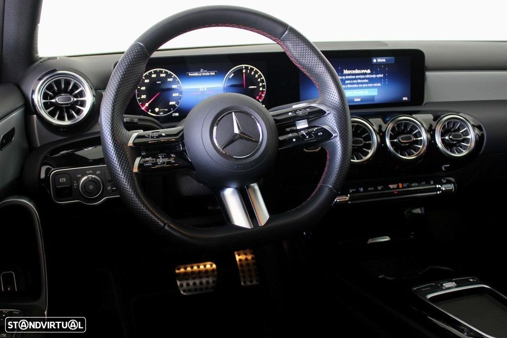 Mercedes-Benz A 250 e AMG Line - 12