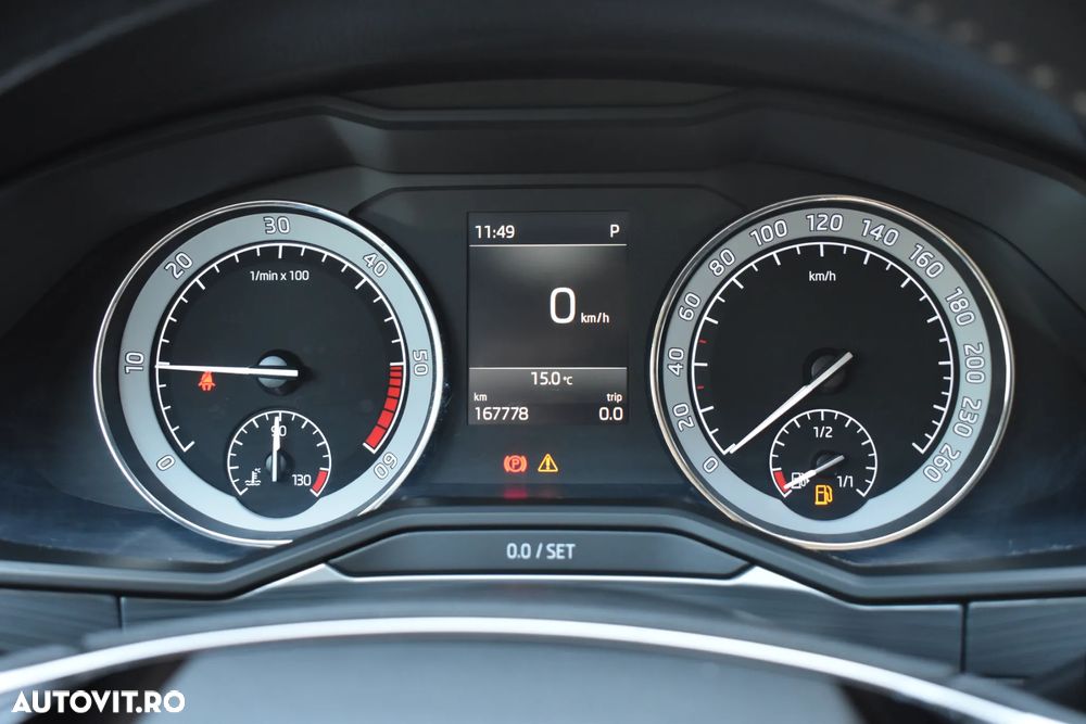 Skoda Superb 2.0 TDI DSG Ambition - 38