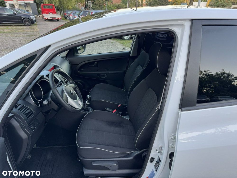 Kia Venga - 25