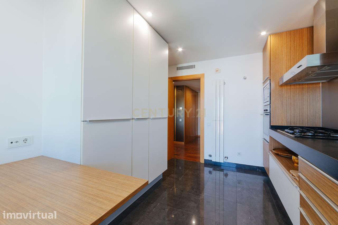 Apartamento T1 + 1 de Luxo — Elegância, Conforto e Exclusividade - Grande imagem: 3/39