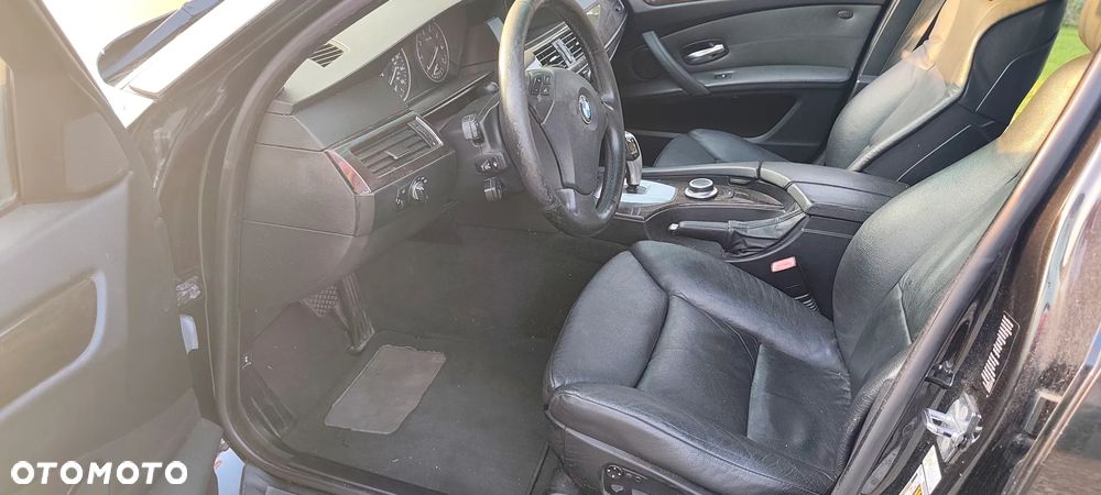 BMW Seria 5 550i - 11