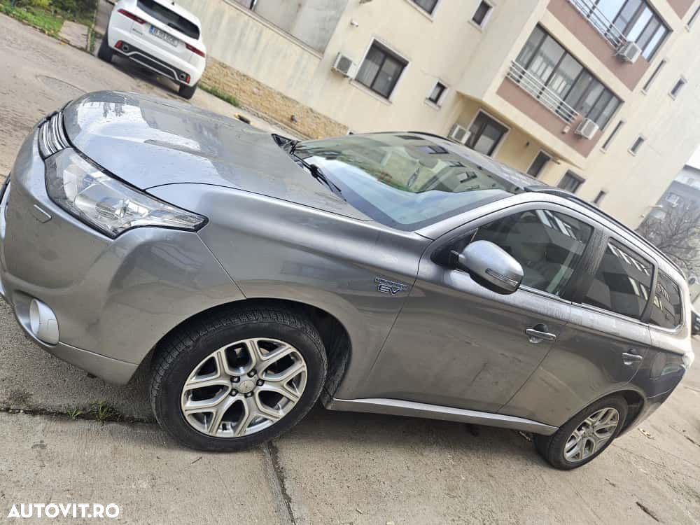 Mitsubishi Outlander 2.0 4WD Plug-In Hybrid Top - 1