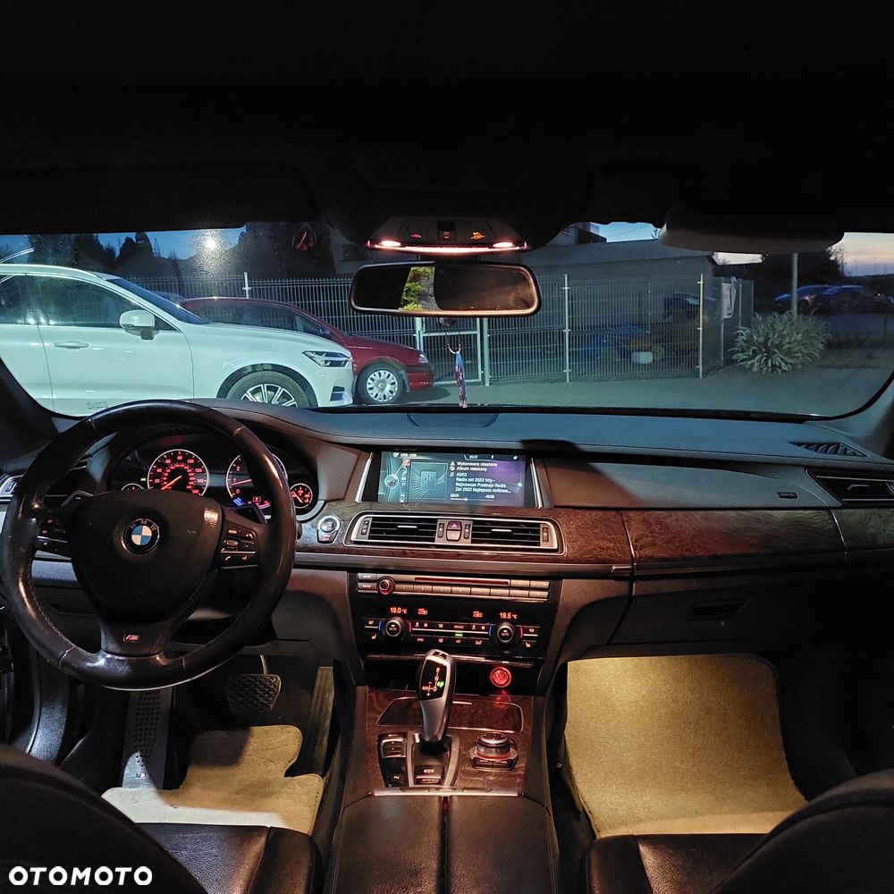 BMW Seria 7 740Li - 18