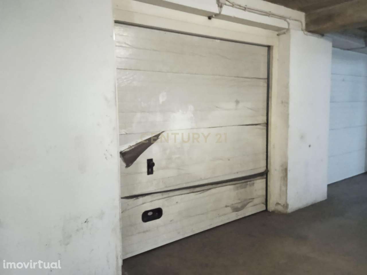 NÃO PERCA ESTA GRANDE OPORTUNIDADE! GARAGEM EM BOX ESPAÇOSA MUITO BEM - Grande imagem: 2/11