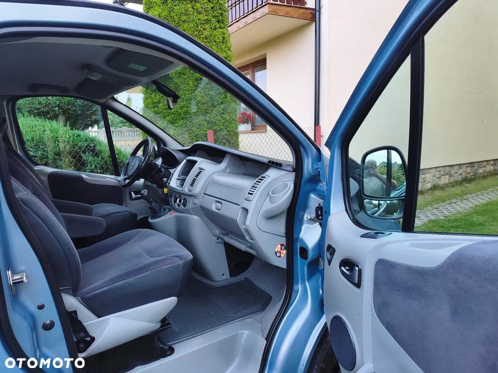 Renault Trafic Grand Passenger Black Edition - 21