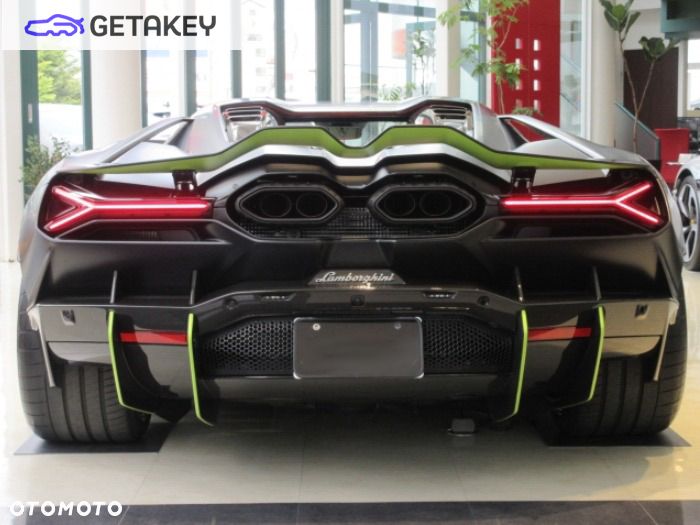 Lamborghini Revuelto - 12