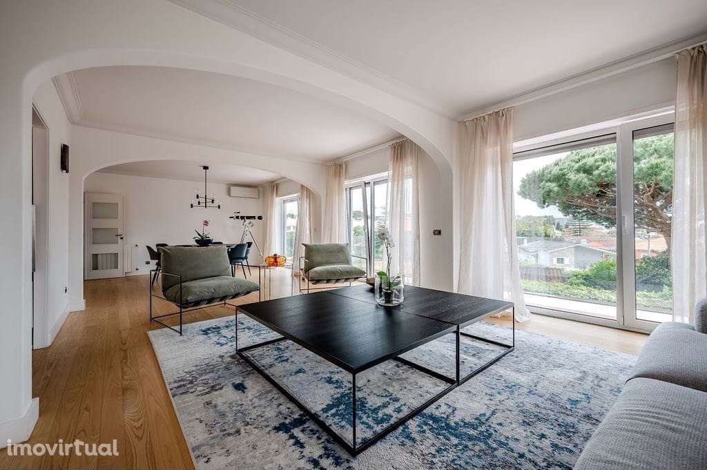 Moradia em Cascais com Jardim, Piscina e Áreas Amplas, para arrendar. - Grande imagem: 3/45