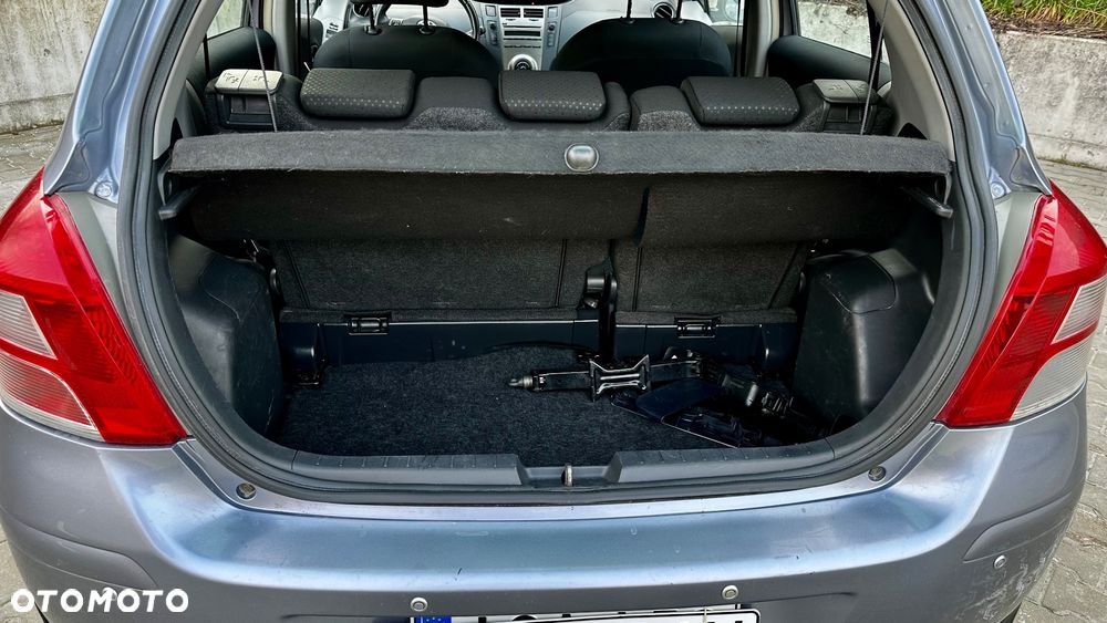 Toyota Yaris 1.33 VVT-i Executive - 12