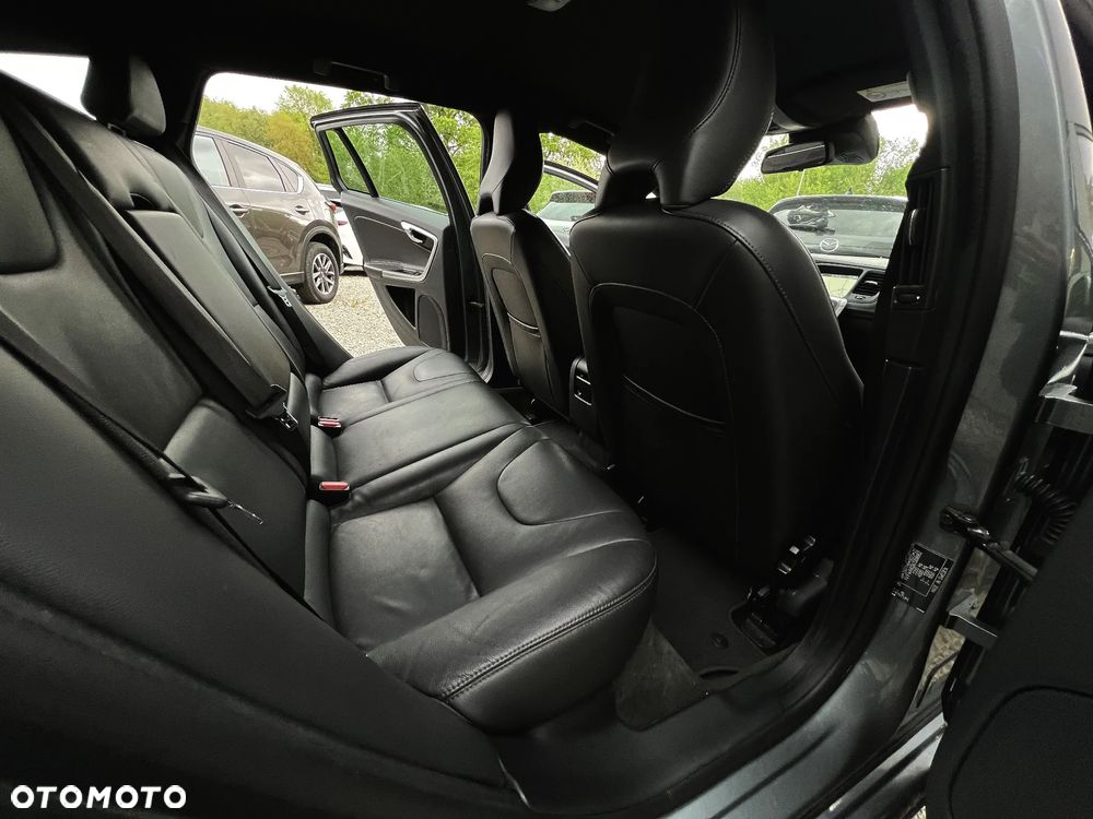 Volvo V60 D4 Drive-E Momentum - 19