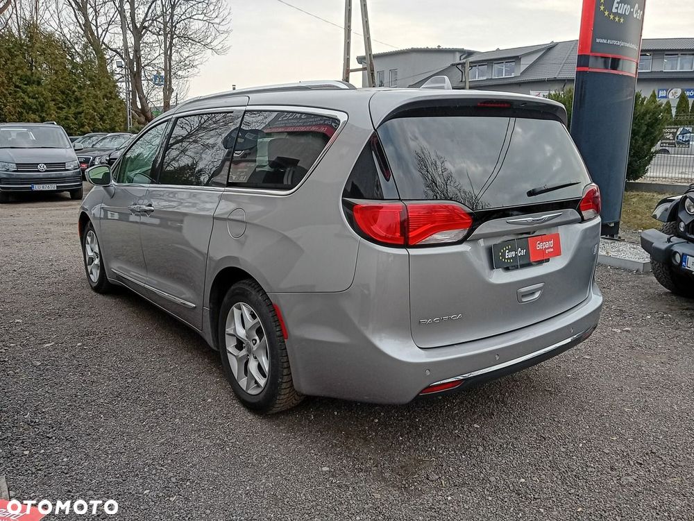 Chrysler Pacifica - 6