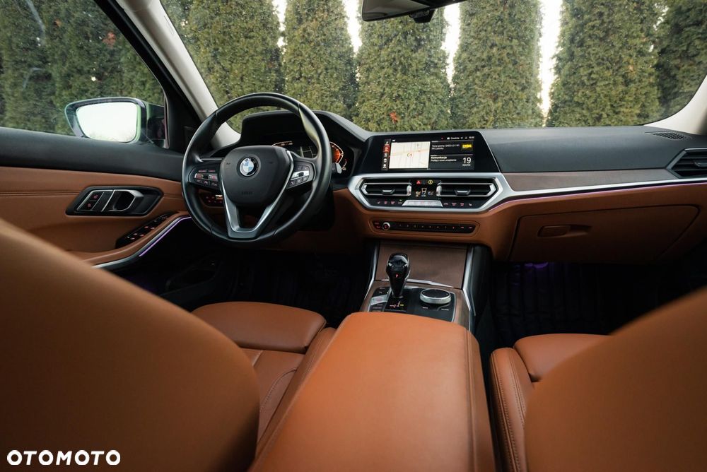 BMW Seria 3 320d Luxury Line - 36