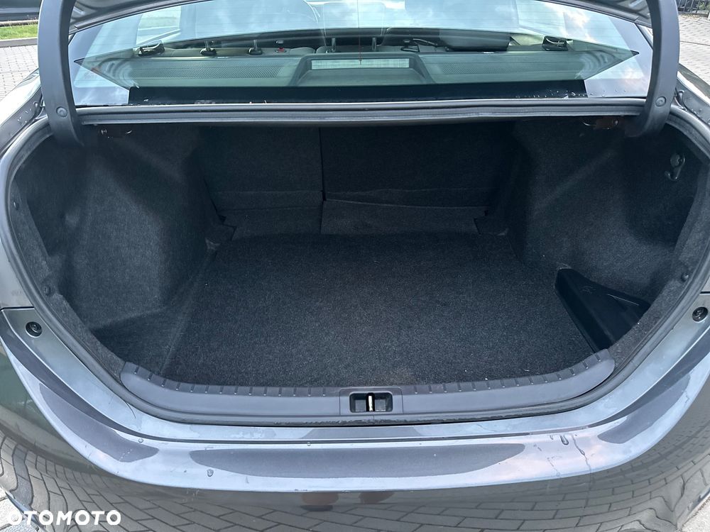 Toyota Corolla 1.6 Classic Plus - 12