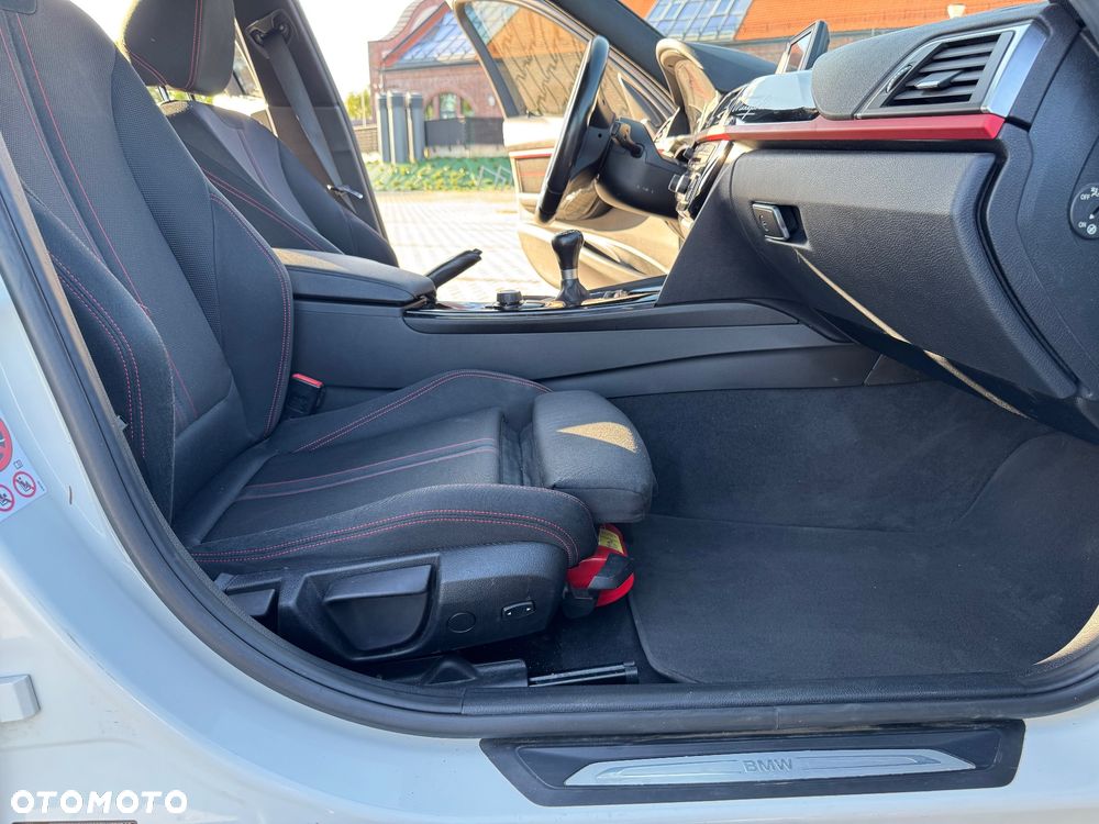 BMW Seria 3 320i Sport Line - 28