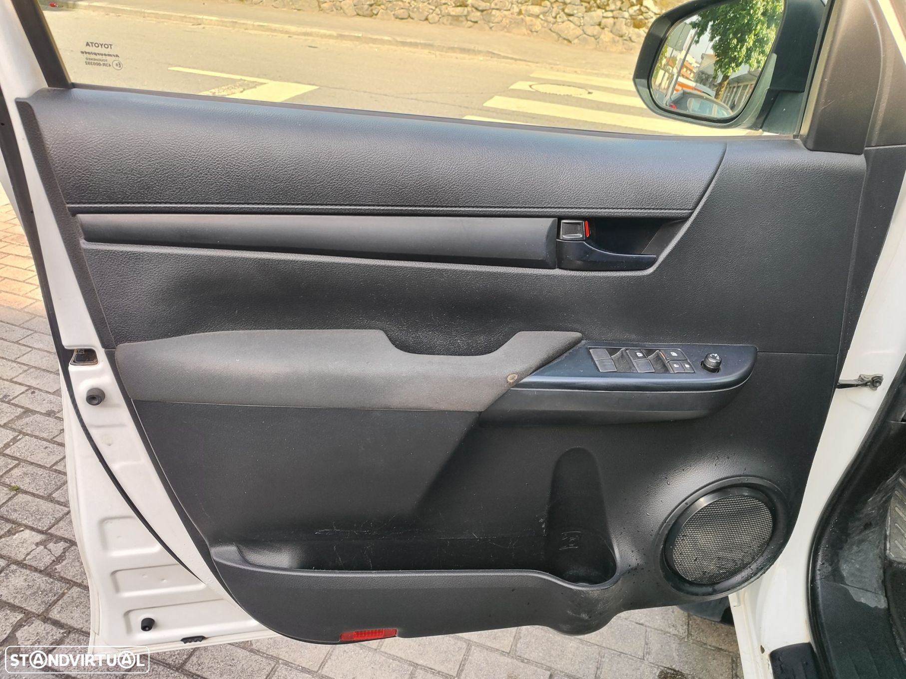Toyota Hilux 2.4 D-4D 2WD CD CM - 8