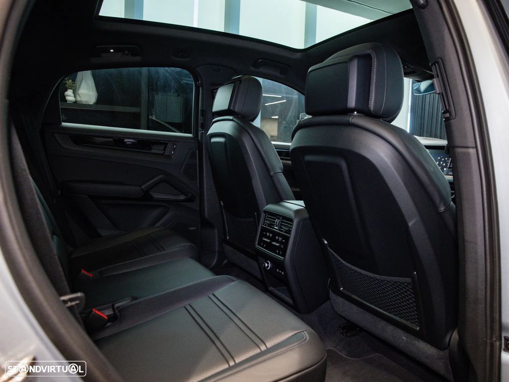 Porsche Cayenne Coupé E-Hybrid Black Edition - 40
