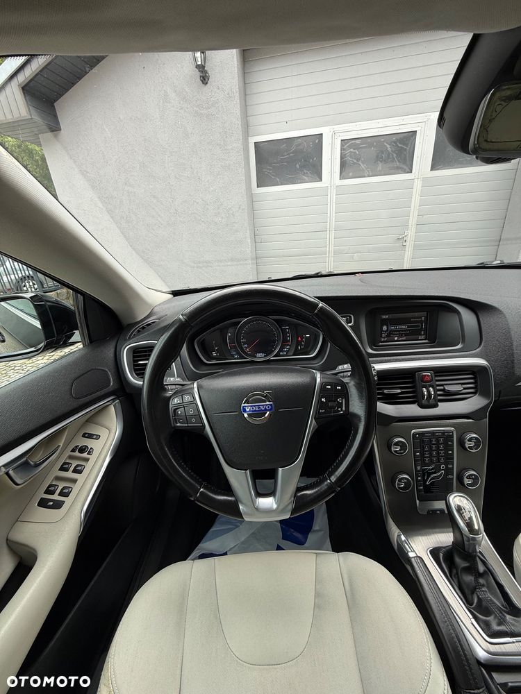 Volvo V40 D3 Geartronic Momentum - 26