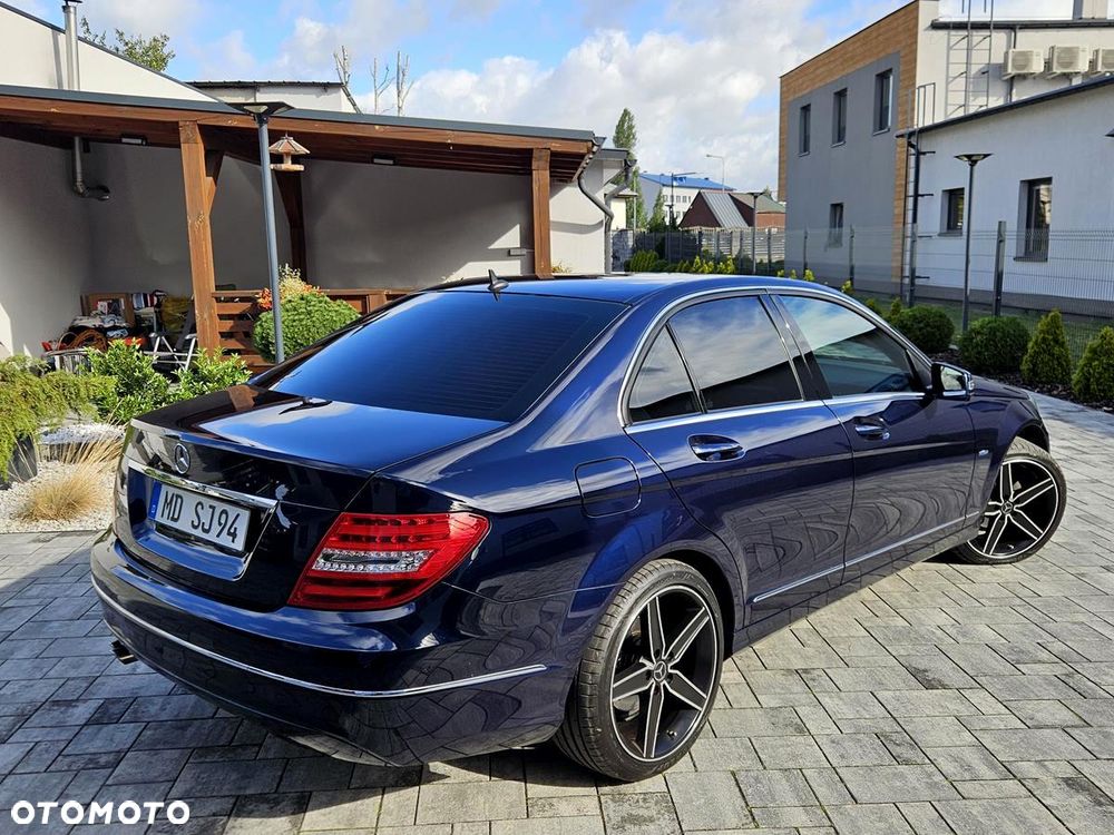 Mercedes-Benz Klasa C 180 CGI BlueEFFICIENCY Avantgarde - 10