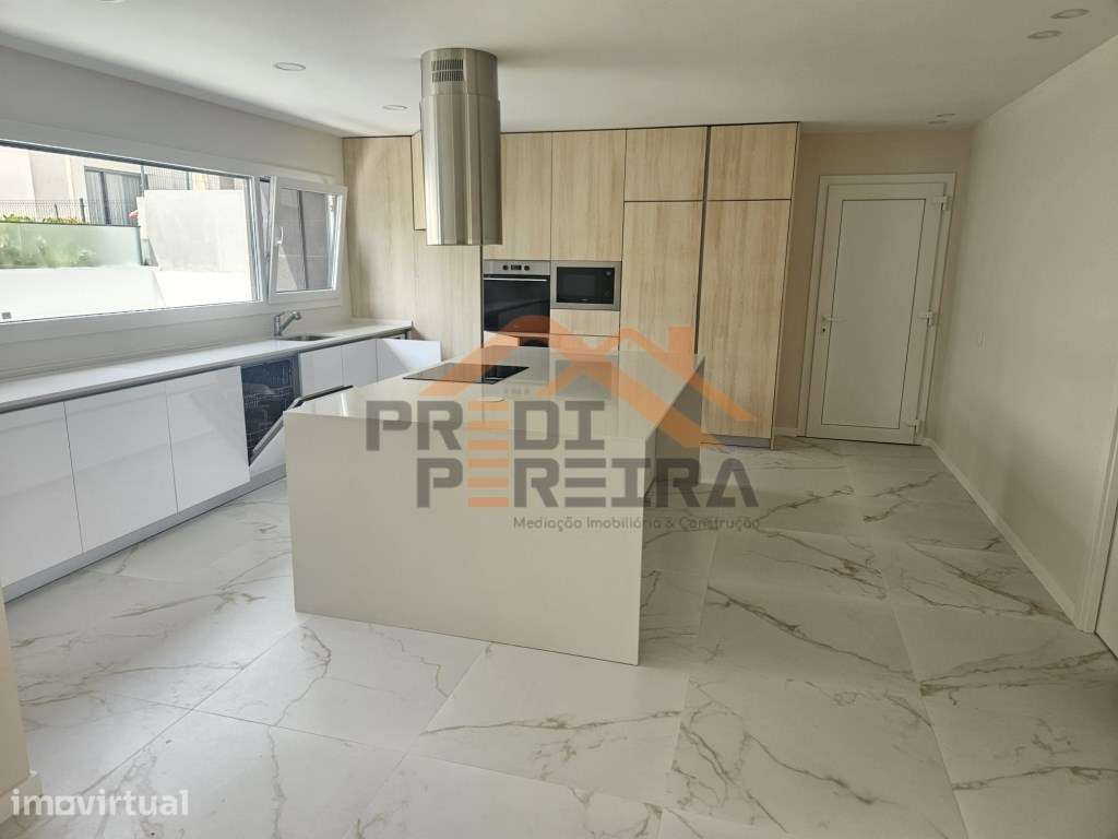 Situado em Ponte de Rol, moradia nova T5, a 10 Kms das praias e San... - Grande imagem: 2/22