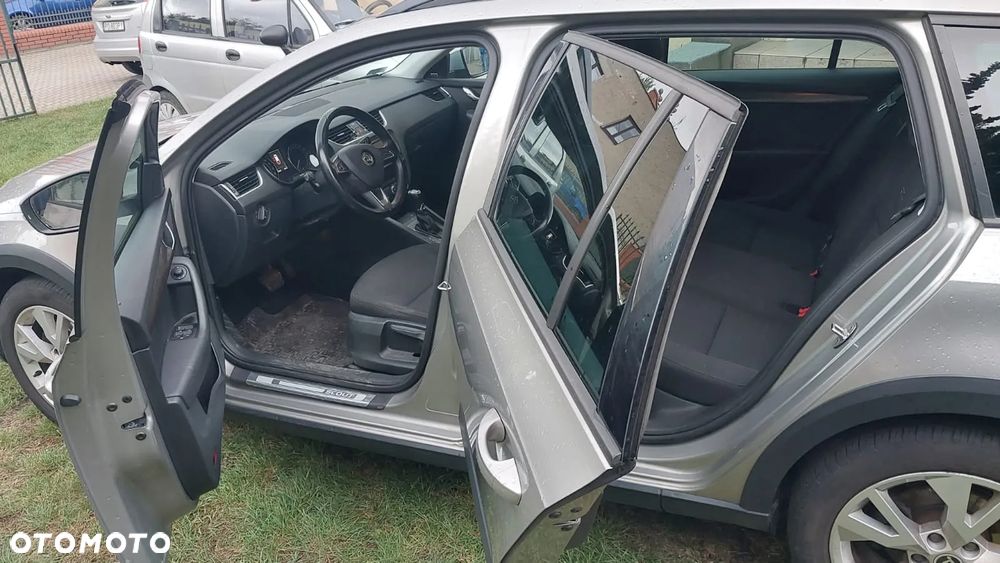 Skoda Octavia Scout 2.0 TDI 4x4 DSG - 9