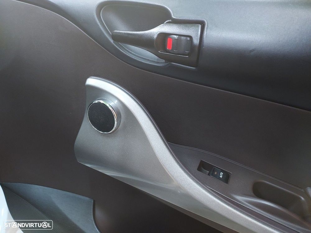 Toyota iQ 1.0 VVT-i Essential+AC — fotografia 15