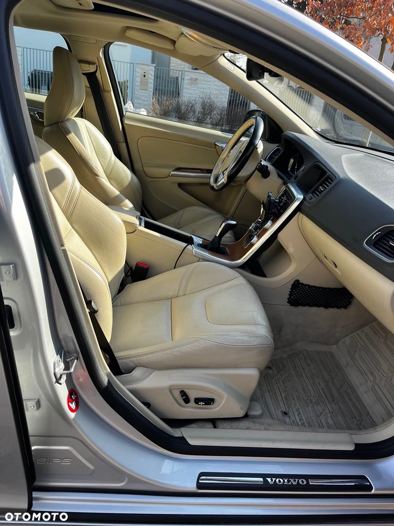 Volvo V60 Cross Country D3 Drive-E Summum - 11
