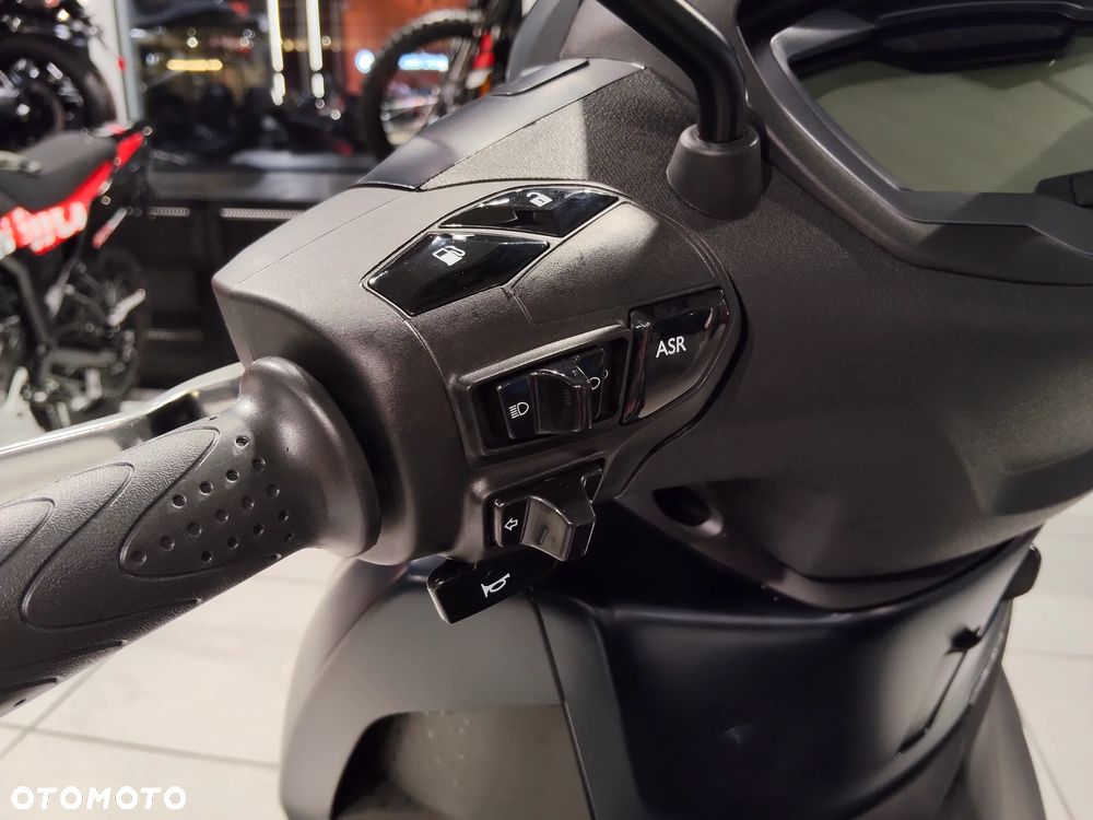 Piaggio Beverly - 12