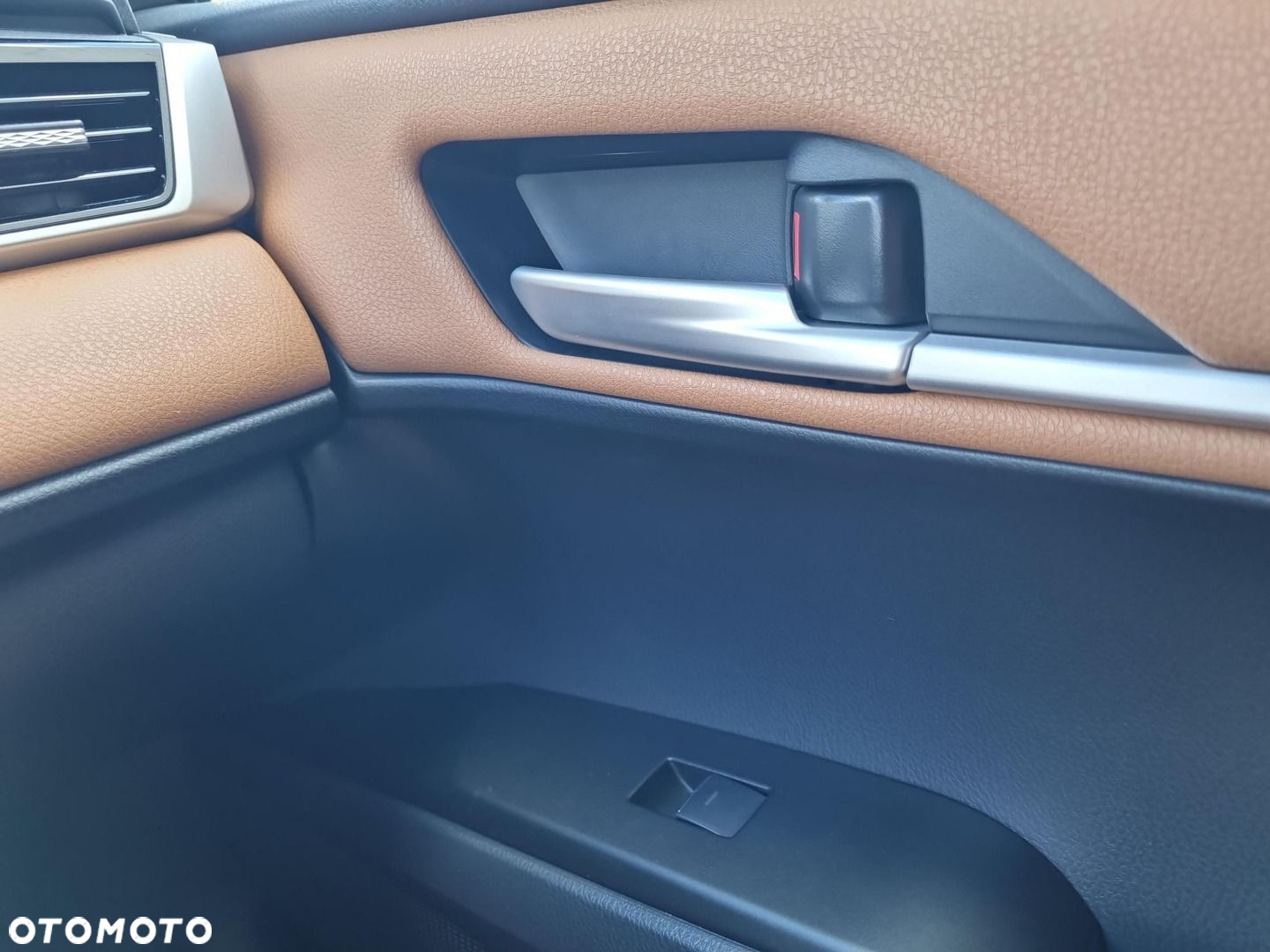 Toyota Camry - 33