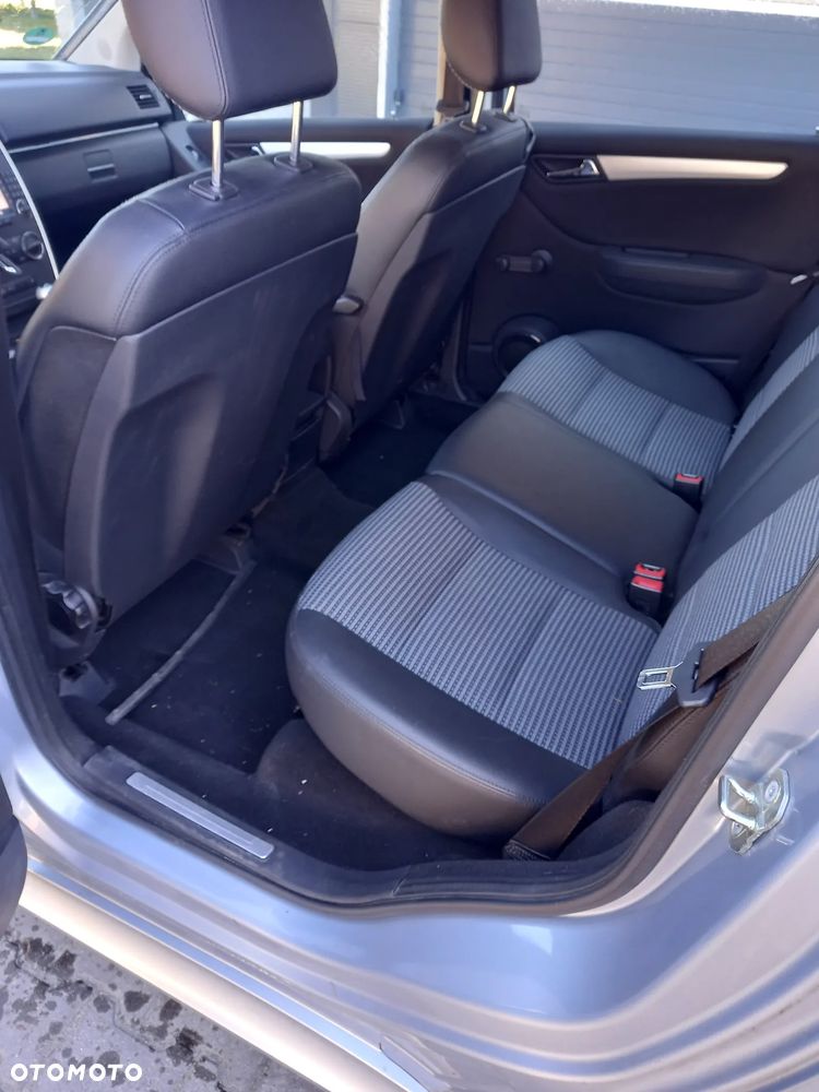 Mercedes-Benz Klasa B 200 CDI Autotronic - 17