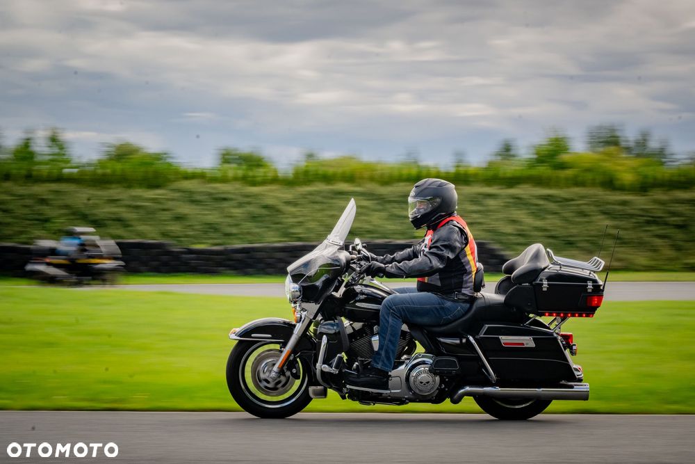 Harley-Davidson Touring Electra Glide - 16